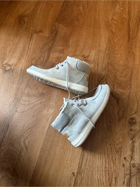 SO Light Gray Suede Ankle Boots with Faux Fur Cuff